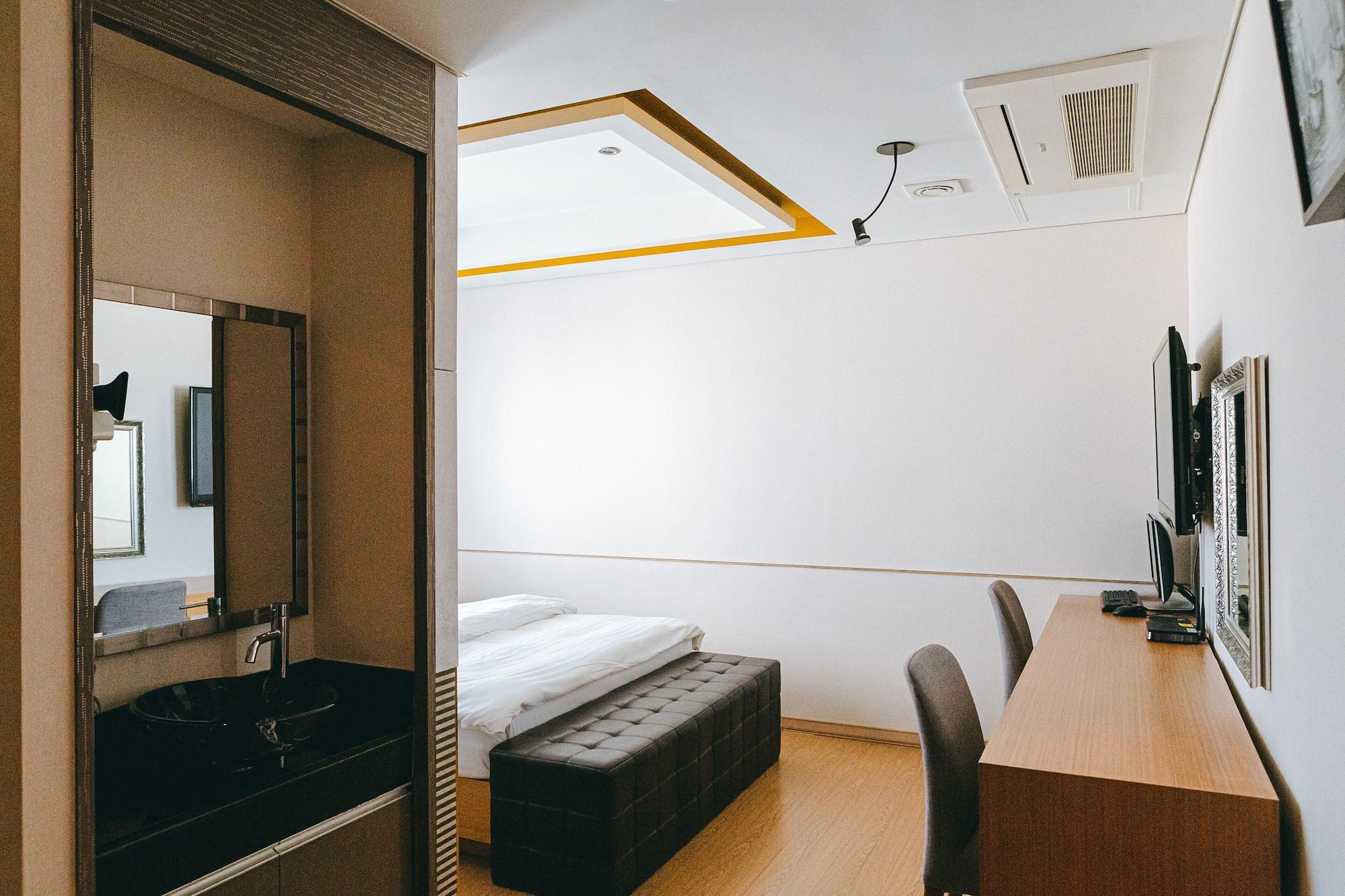 Gallery Tourist Hotel Tongyeong Exterior foto