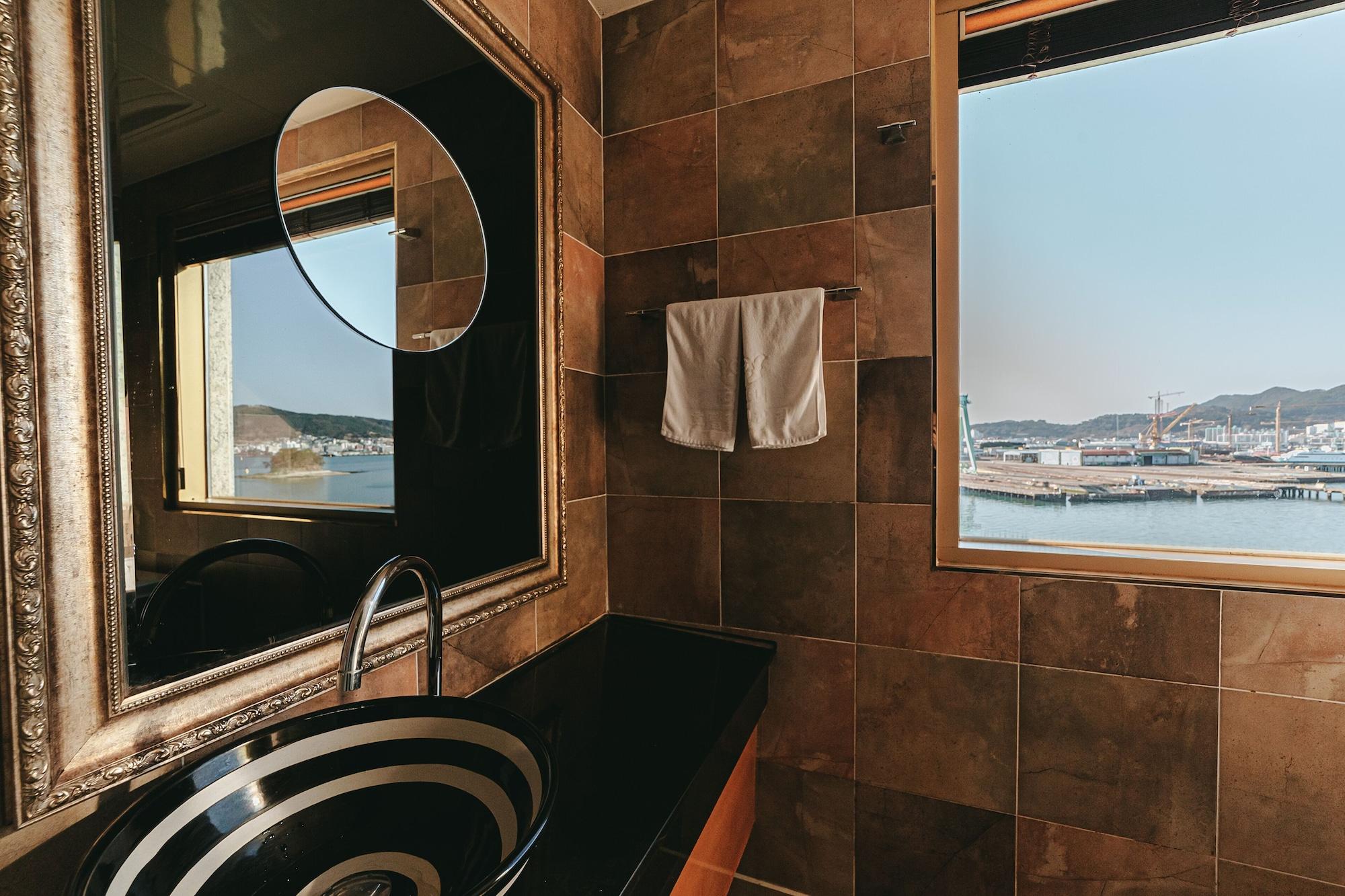 Gallery Tourist Hotel Tongyeong Exterior foto