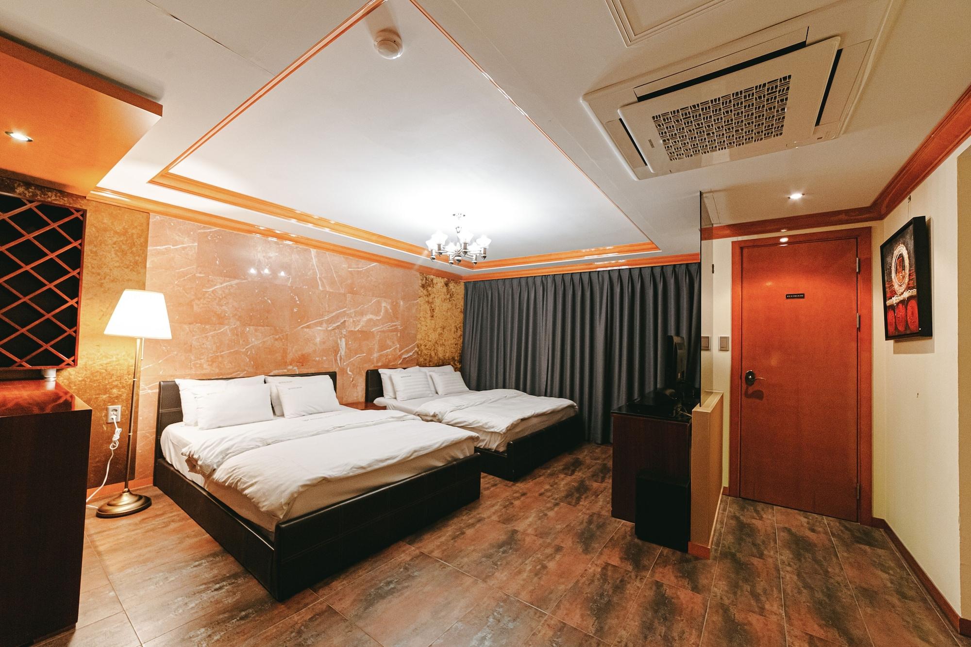 Gallery Tourist Hotel Tongyeong Exterior foto