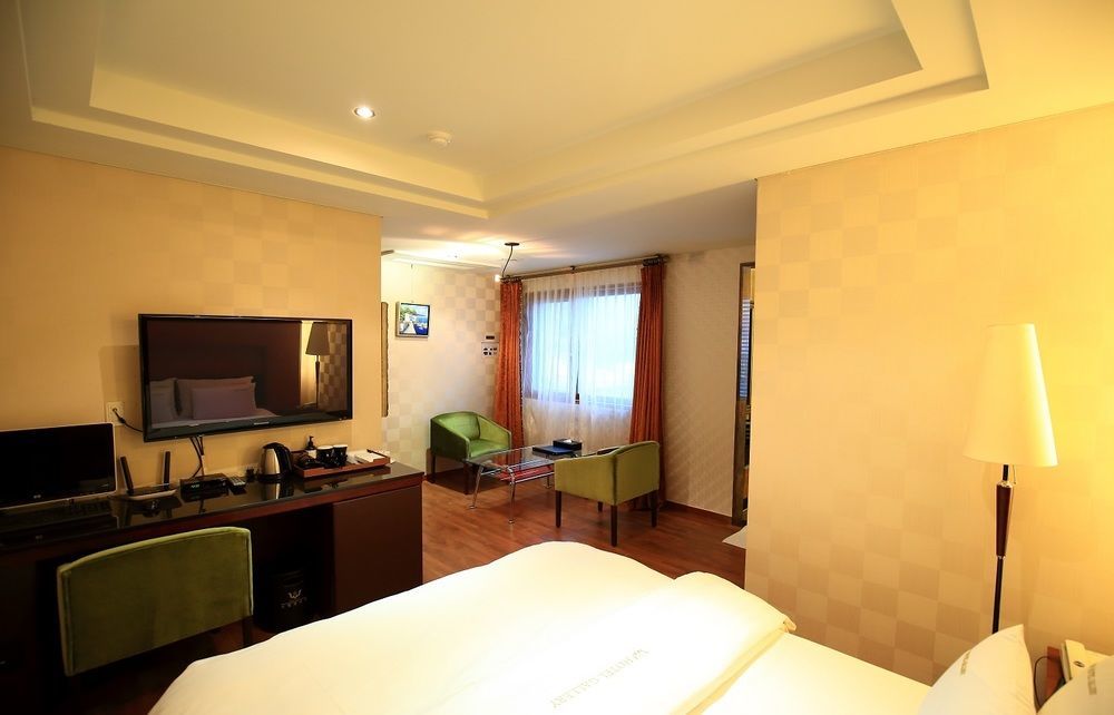 Gallery Tourist Hotel Tongyeong Exterior foto