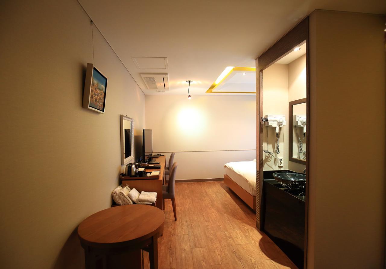 Gallery Tourist Hotel Tongyeong Exterior foto