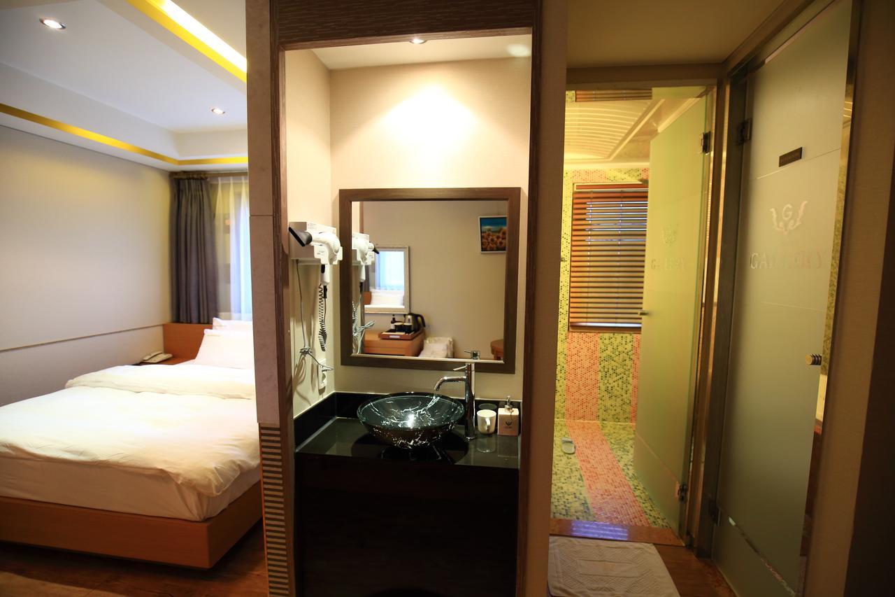 Gallery Tourist Hotel Tongyeong Exterior foto