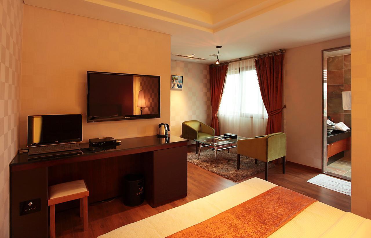 Gallery Tourist Hotel Tongyeong Quarto foto